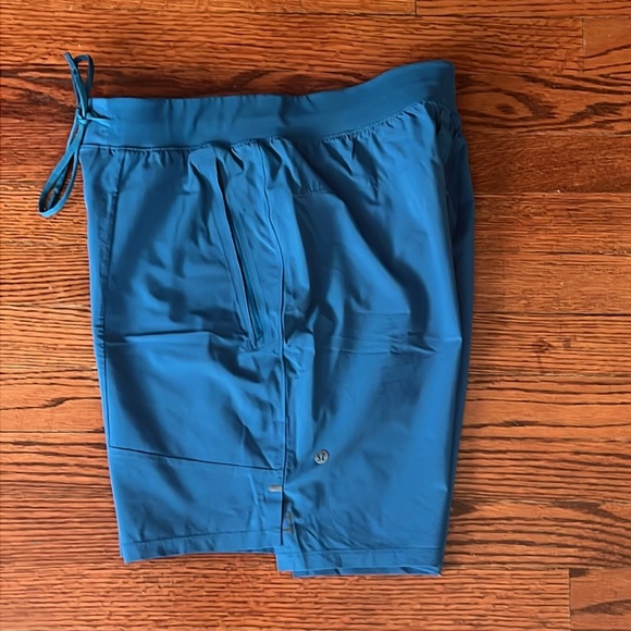 Lululemon men’s  license to train lined shorts medium size - Picture 8 of 14